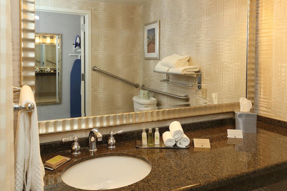 Отель Doubletree By Hilton Boston/Уэстборо Экстерьер фото