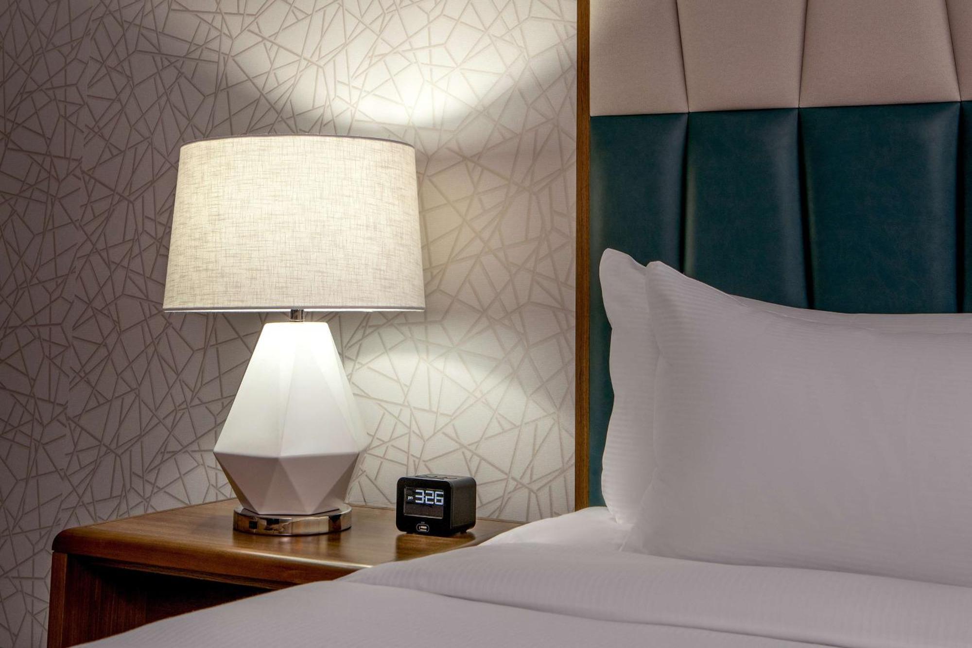 Отель Doubletree By Hilton Boston/Уэстборо Экстерьер фото