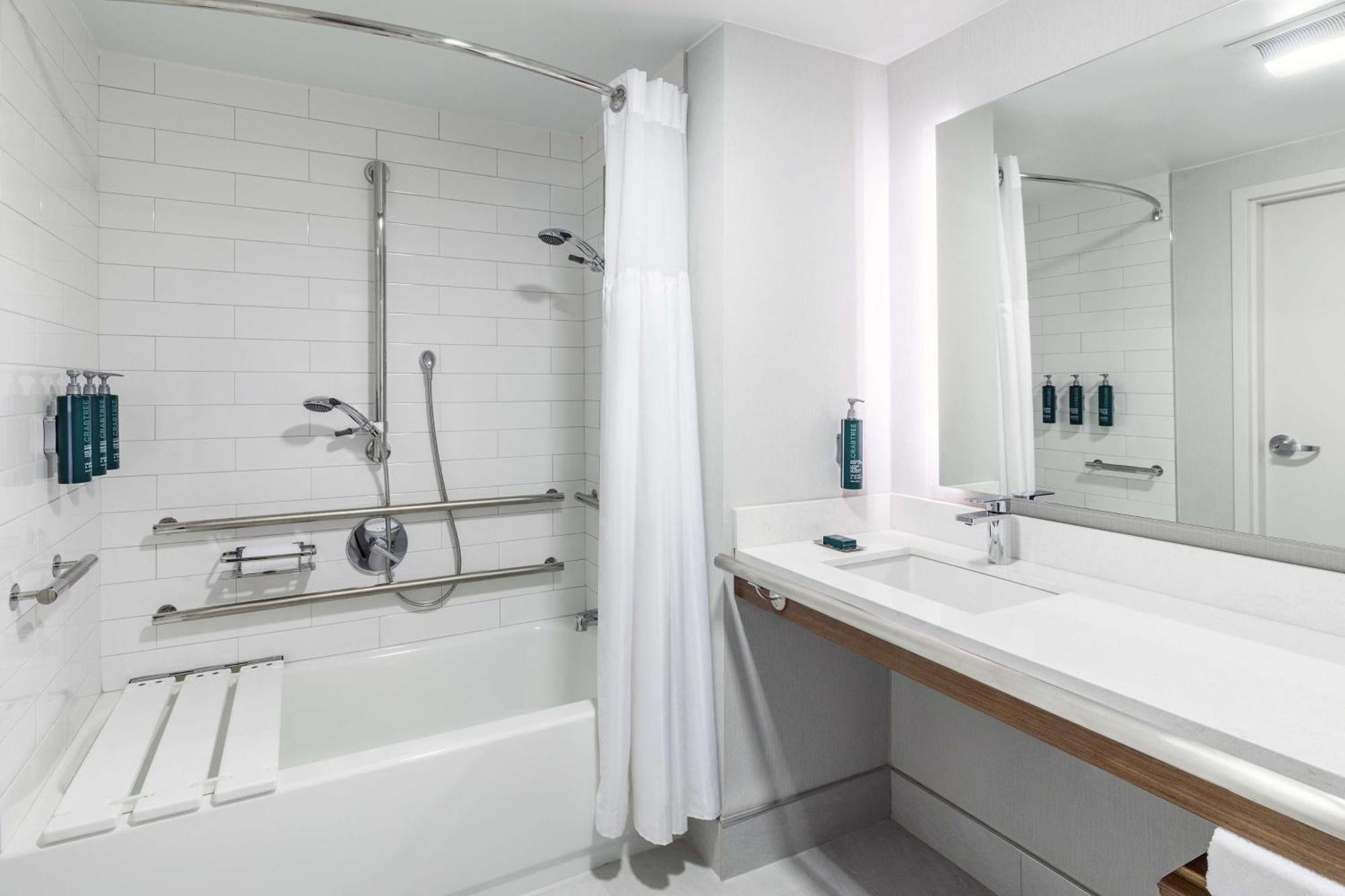 Отель Doubletree By Hilton Boston/Уэстборо Экстерьер фото