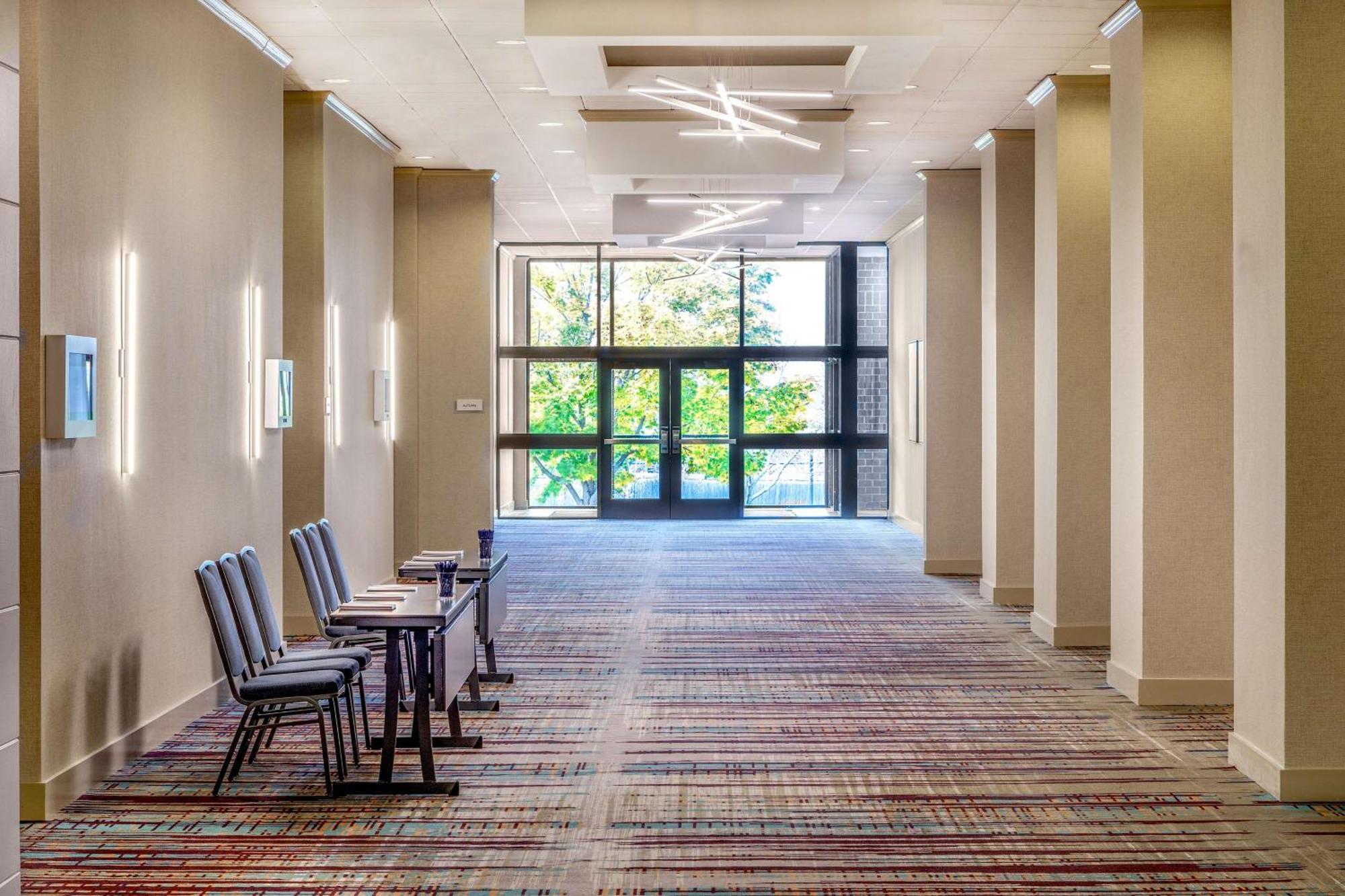 Отель Doubletree By Hilton Boston/Уэстборо Экстерьер фото