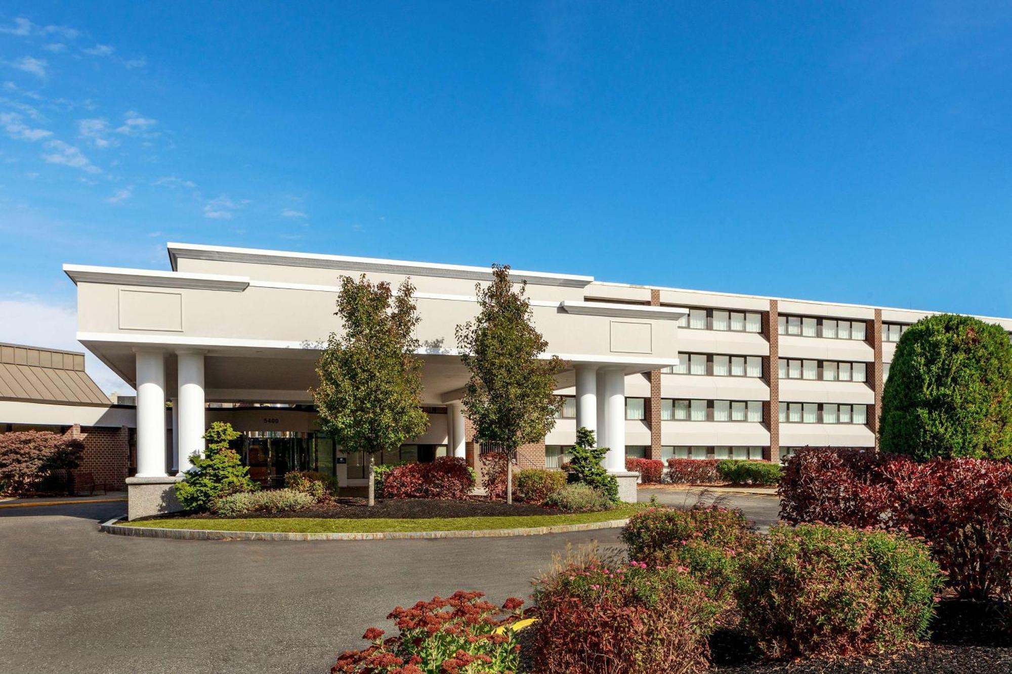Отель Doubletree By Hilton Boston/Уэстборо Экстерьер фото